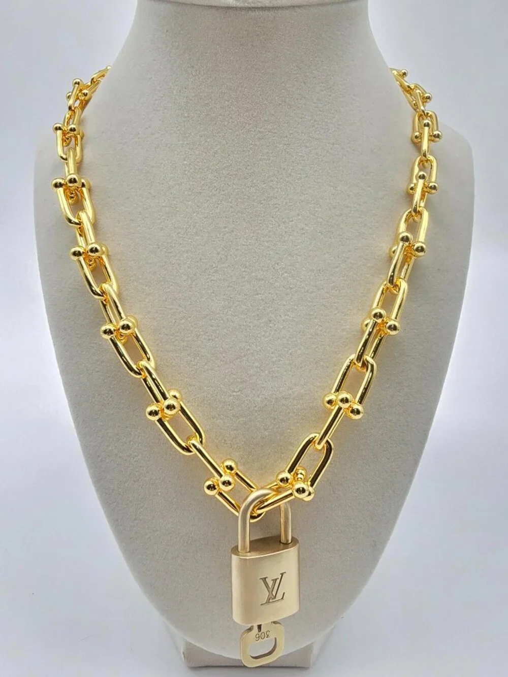 925 Pure Silver 18kPlated HorseShoe Chain w/Authentic Louis Vuitton Gold Padlock